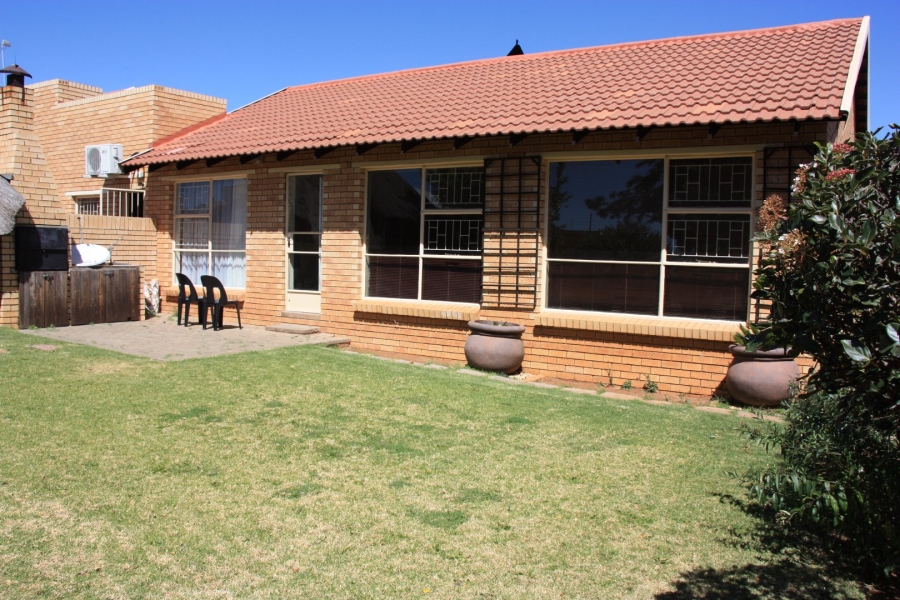 3 Bedroom Property for Sale in Langenhovenpark Free State